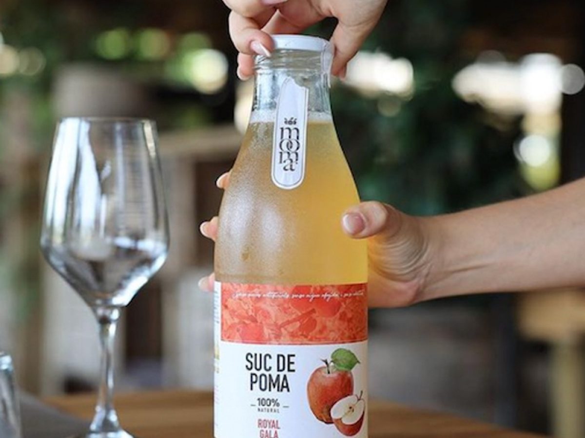 Mooma apple juice is made with apples from Empordà, preserving all the freshness, aroma, and natural flavor of freshly picked fruit.
